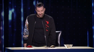 Smiley a căzut de pe scaun la Românii au Talent. Artistul a fost ”doborât” de prezența unei rusoaice