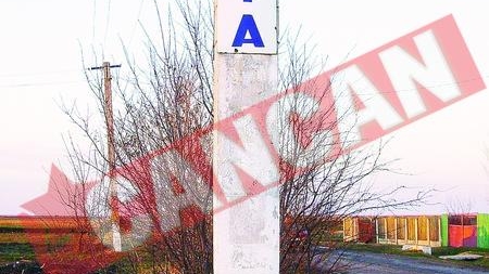 Panouri pentru copiii primarului la intrarea in comuna