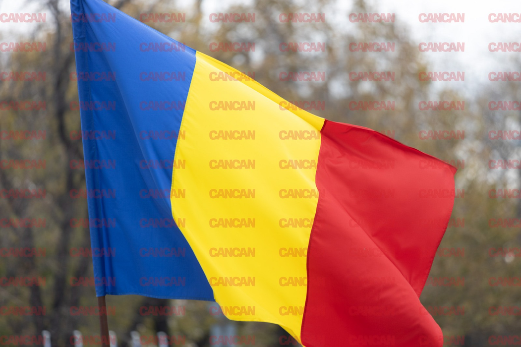 Imagini LIVE de la parada militară de 1 decembrie. Cum au apărut poliţistele la defilare. FOTO