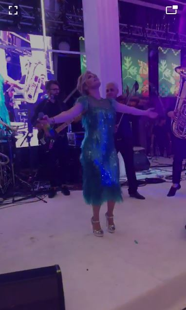 Loredana Groza a început recitalul cu melodia ”Bună seara, iubite!”