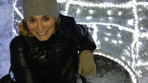 Acum 20 de ani se fotografia exact în acelaşi loc! Vezi ce mărturisire din anii de liceu le-a făcut Andreea Esca fanilor săi