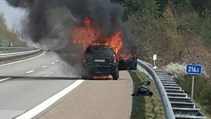 Șofer român de TIR, căutat în toată Germania. Gestul făcut de Robert Marin, după ce Mercedes-ul unei femei a luat foc pe autostrada A62. FOTO
