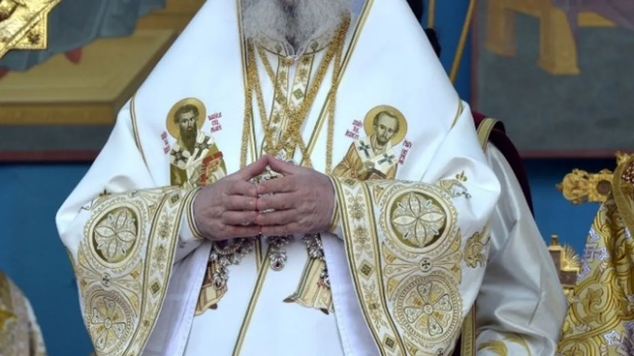 Un preot din Râmnicu Vâlcea s-a enervat pe un enoriaș care îl filma și i-a lovit telefonul