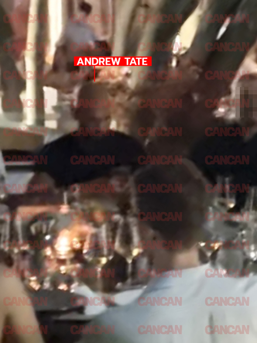 Andrew, cu ochii în telefon / (Sursa: CANCAN.RO)