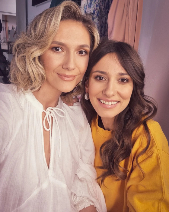 Dana Rogoz: "Aveam doi părinți care erau ingineri chimiști, care nu erau nici ei fascinați de lumea asta și atunci mă aduceau foarte repede cu picioarele pe pământ. Nu mi-am dorit să fiu pe sticlă, pentru că eram prea mică deja atunci când o făceam, n-am apucat să îmi doresc și probabil dacă mi-aș fi dorit și mi-aș fi propus și s-ar fi întâmplat, schimbarea ar fi fost foarte mare peste noapte!"