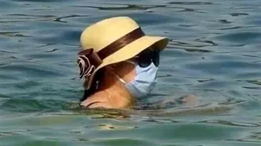 O turistă din Eforie Nord a intrat cu masca în mare! Dar să îl vezi pe soțul ei