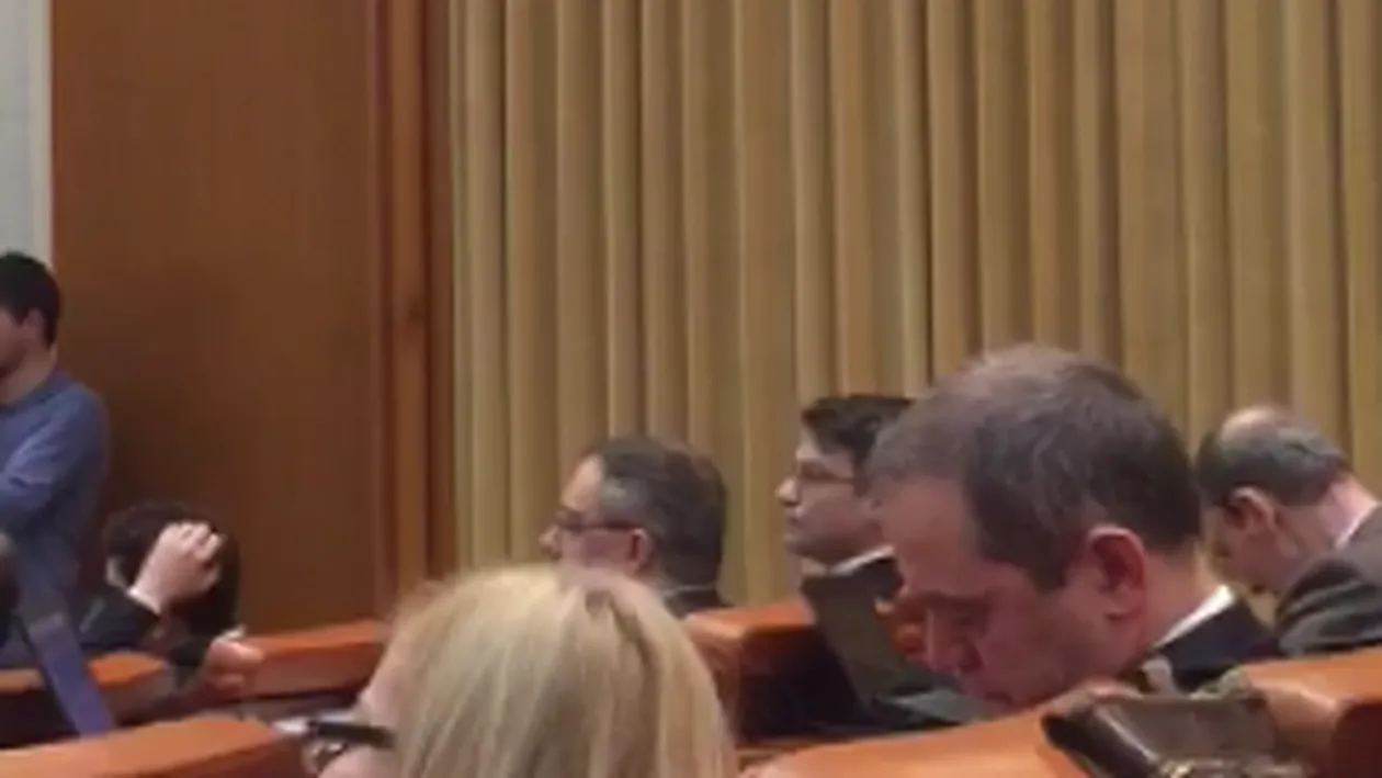 VIDEO - SCANDAL uriaş: fost ministru tehnocrat ar dormi în plen, în timpul moţiunii de cenzură