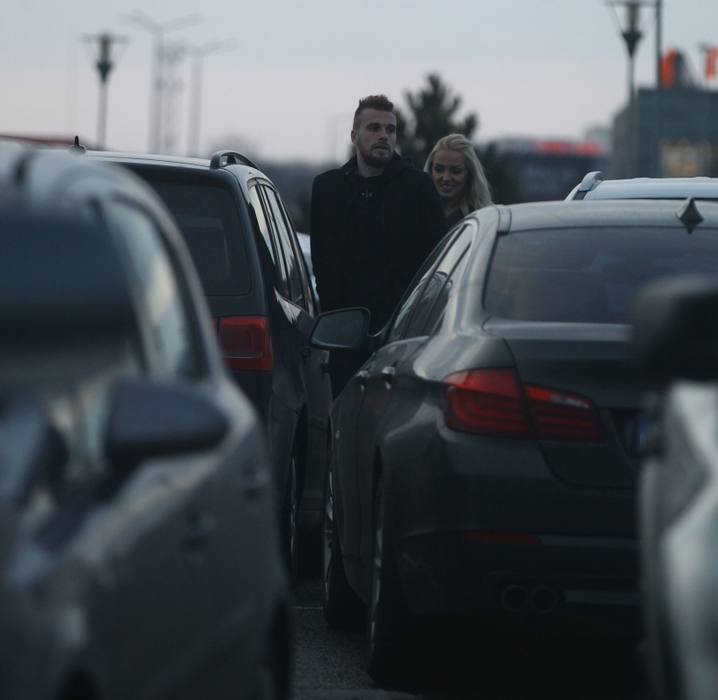 Bogdan Planic are o iubită super frumoasă, care a "incendiat" mallul