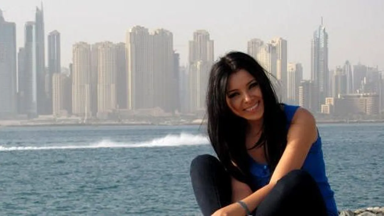 Cum arată Corina Caragea în costum de baie