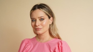 Laura Cosoi, făcută să plângă de soţul ei, la doar câteva zile după ce a născut a treia oară! Gestul lui Cosmin a lăsat-o fără cuvinte