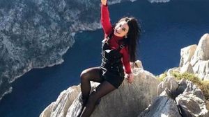 O tânără a murit în timpul ce sărbătoarea ieșirea din izolare. S-a urcat pe o stâncă și a căzut. Prietenii sunt speriați: „Inima mea e zdrobită”