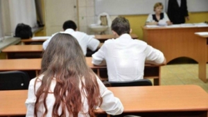 Bacalaureat 2018, sesiunea de toamnă. Elevii susțin proba scrisa la alegere a profilului si specializarii