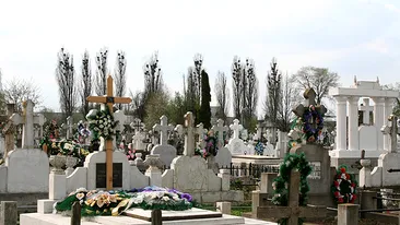Situație uluitoare în Buzău, unde morții ”pleacă” după pastile! Deși e decedat din 2014, un bărbat ar fi ”călcat” pragul unei farmacii de 22 de ori. VIDEO