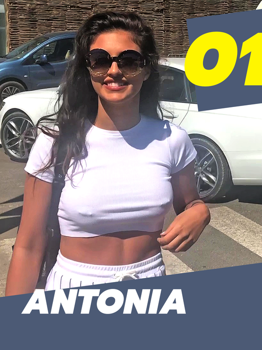 TOP 30 sexy-vedete care și-au scos abdomenul la ”interval”! Antonia, Alexandra Stan și Otniela n-au avut ”milă” de trecători!