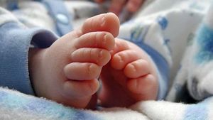 Anchetă după decesul unui bebeluș de 6 luni, la Ploiești! "La spital, 4 ore, n-am știut nimic de el!"