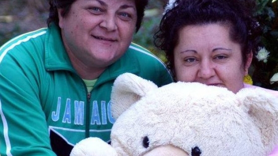 Două românce au plecat la muncă în Italia şi s-au hotărât să se căsătorească! Sunt împreună de 15 ani şi...