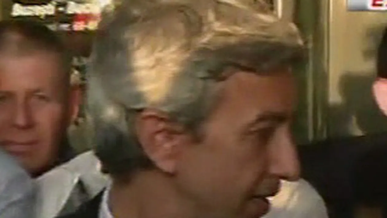 Dan Diaconescu a scos banii din banca - A aparut cu 7 saci plini cu euro in fata jurnalistilor