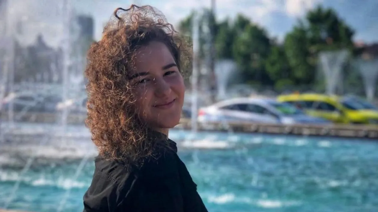 Povestea șocantă a Andreei, tânăra de 22 de ani din Rucăr, ucisă de coronavirus. Ignorată de autorități, fata s-a stins la opt zile după mama ei