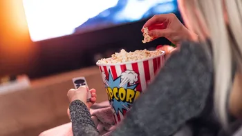 De ce simțim nevoia să revedem aceleași filme și seriale. Explicația psihologilor