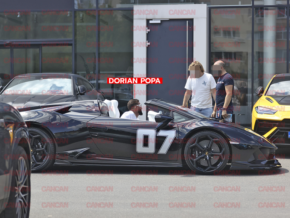 Dorian Popa a ajuns cu Lamborghiniul Huracan la reprezentanța de unde a cumpărat mașina (Foto: CANCAN.RO)
