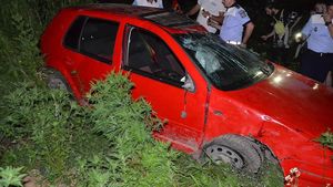 Fiul de 16 ani al judecătorilor din Craiova furase de la părinţi maşina cu care a făcut accident mortal