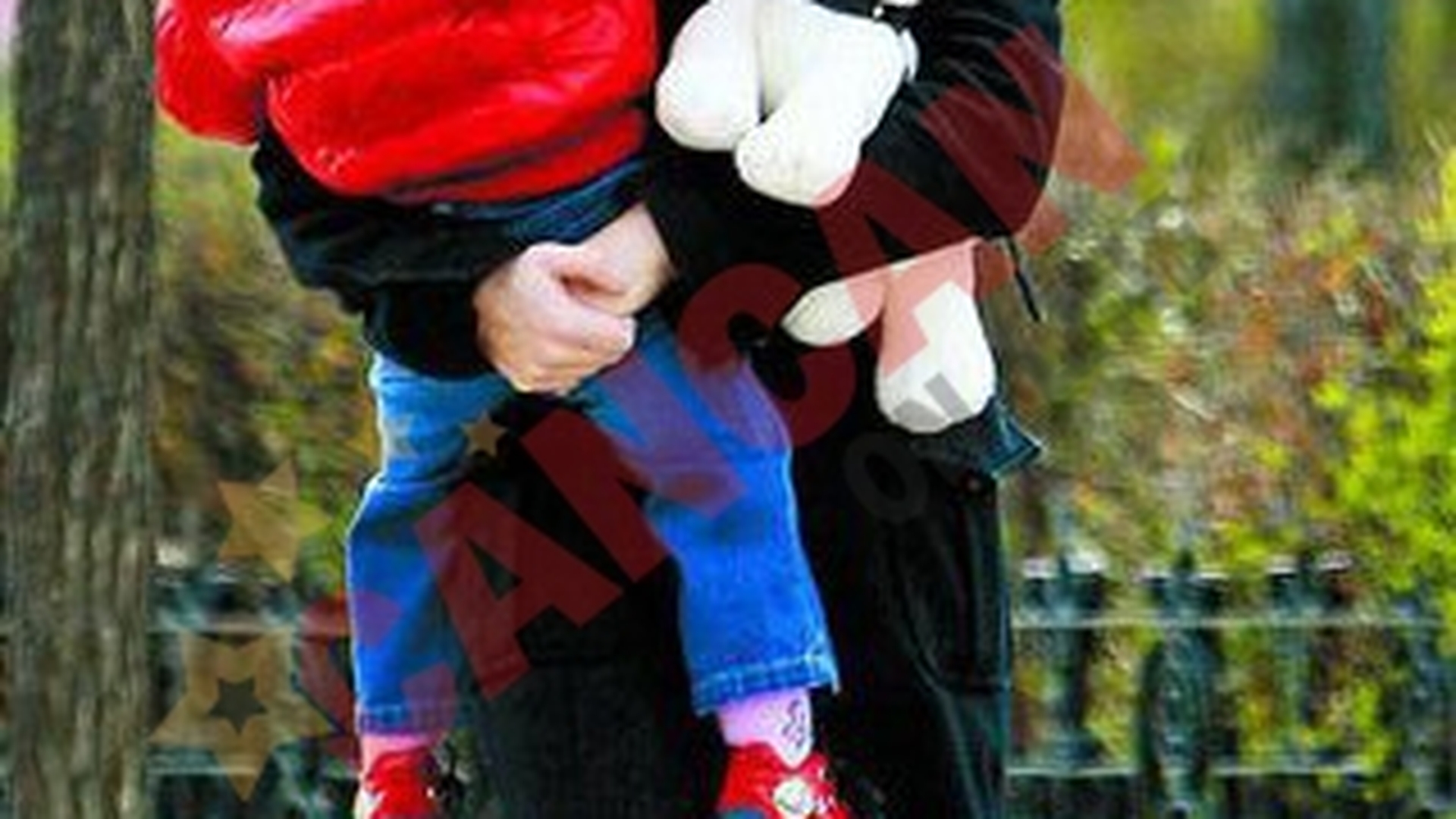 Cere sa-i dubleze pensia copilului!