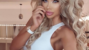 Bianca Drăgușanu a fost atacată în trafic de un șofer care și-a ieșit din minți! Blondina l-a sunat repede pe Tristan Tate: „L-a prins și l-a scuturat puțin”