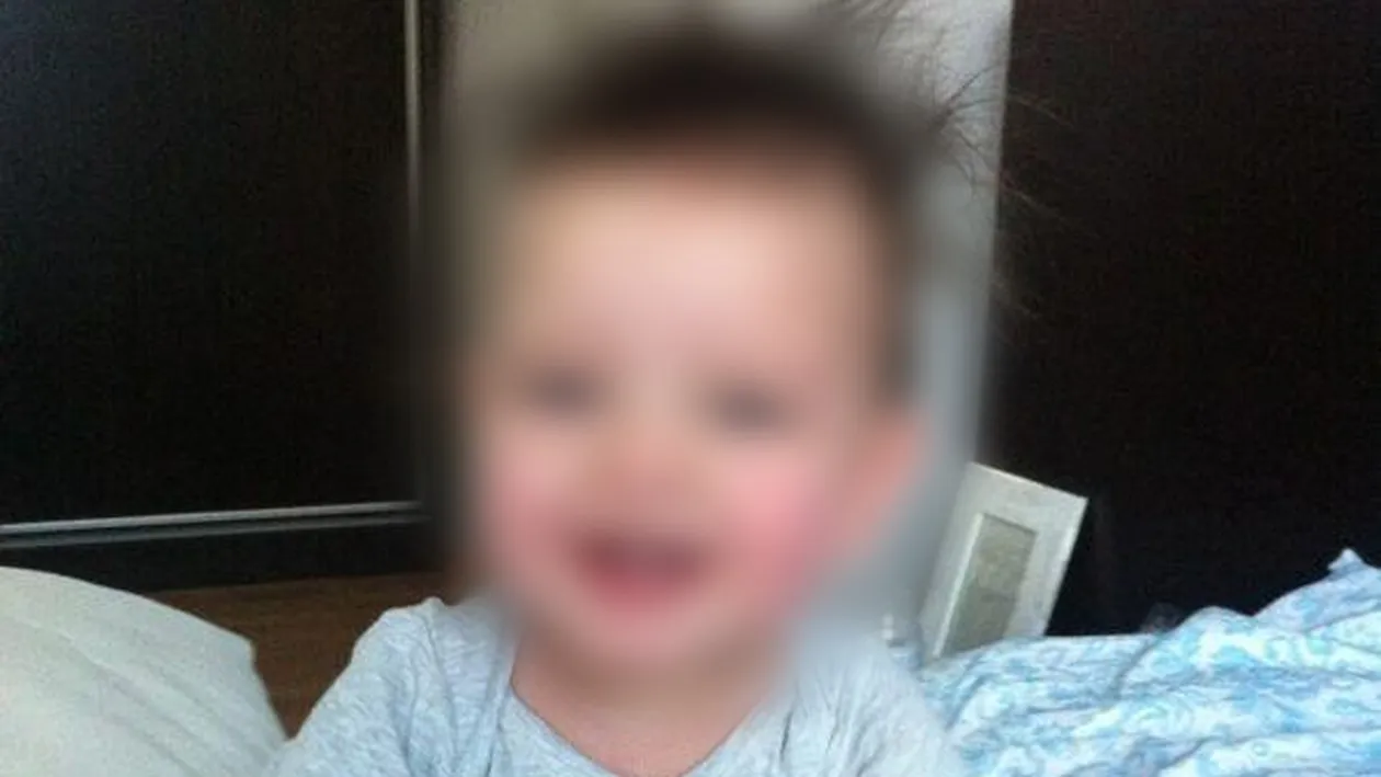 Cel mai dulce zâmbet din acest an! Ce simpatic este băiatul Elenei Gheorghe! Cu cine crezi că seamănă?