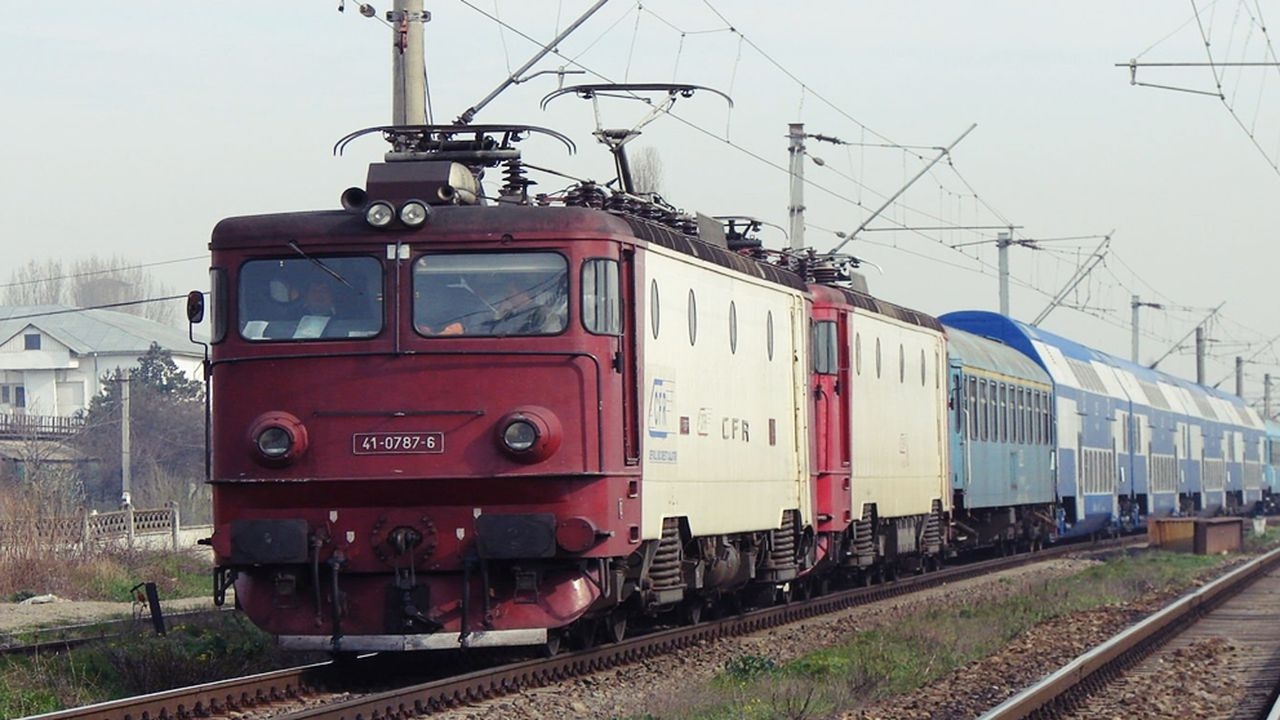 Un bărbat „calcăt de tren” din Botoșani a apărut într-un bar, la câteva ore după incident