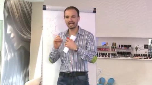 Esteticianul vedetelor, singur la cumparaturi! Vezi cum si-a umplut timpul, la o cafea