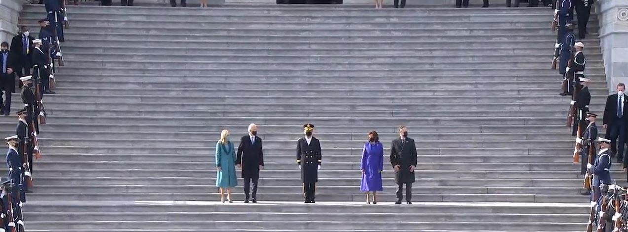 Jill Biden, apariția ravisantă la ceremonia de învestire a soțului ei în funcţia de preşedinte al SUA. Melania Trump a încălcat tradiţia transferului puterii | FOTO & VIDEO