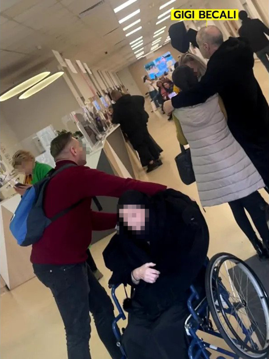 Alexandrina, mama lui Gigi Becali, a ajuns în scaun cu rotile, iar milionarul îi este înger păzitor. Imaginea iubirii fără limite!