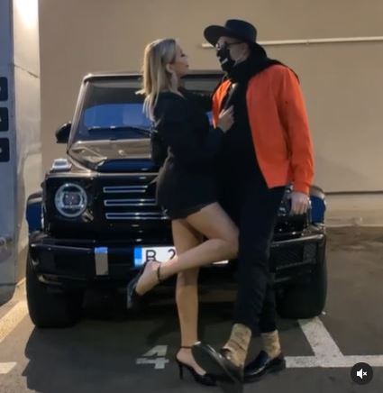Iubitul lui Emily Burghelea a supărat-o din nou pe vedetă, după ce a filmat-o când a trezit-o: “De ce dormi dezbrăcată?”. Blonda a răbufnit | VIDEO