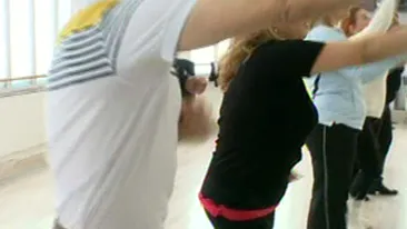 VIDEO Spuma muzicii populare danseaza pe noua Macarena! Uite cum dau din solduri pe Hora Braziliana, Ai Se Eu Te Pego!