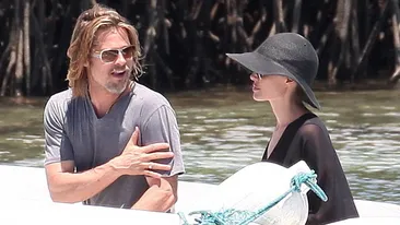 Angelina, Brad si gasca lor de copii, intr-o vacanta de vis in Galapagos
