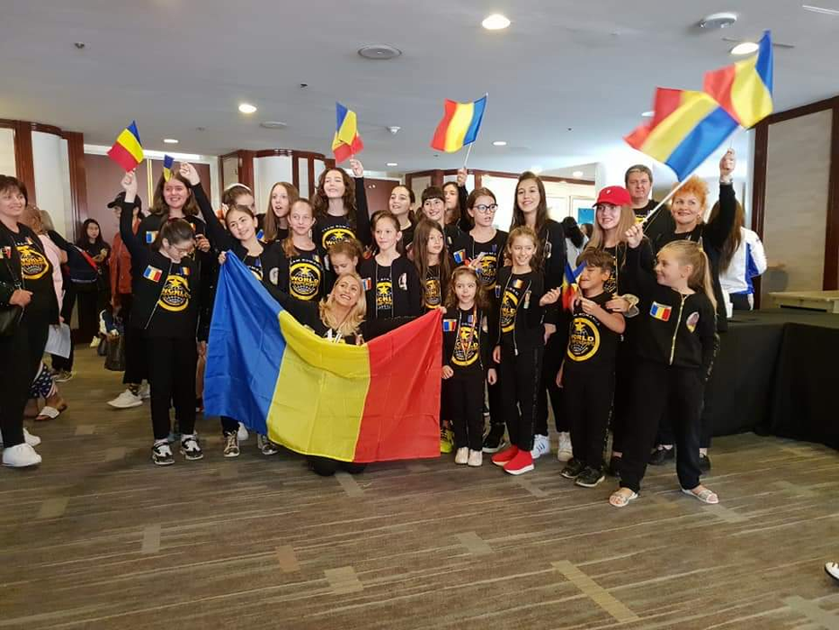 Raisandra, victorioasă la un prestigios concurs de la Hollywood: a luat Placheta de Campion Mondial pe muzică și 8 medalii