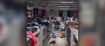 Magazinul unui brand care pleacă din România, devastat după ce a anunțat reduceri de 50%. „Pare că a fost vizitat de o tornadă”