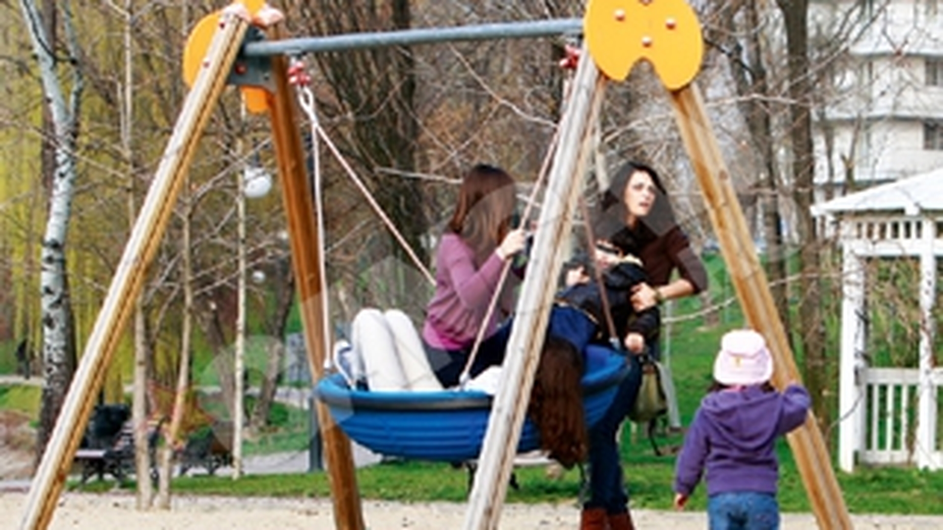Madalin Ionescu la TV, Mihaela in parc