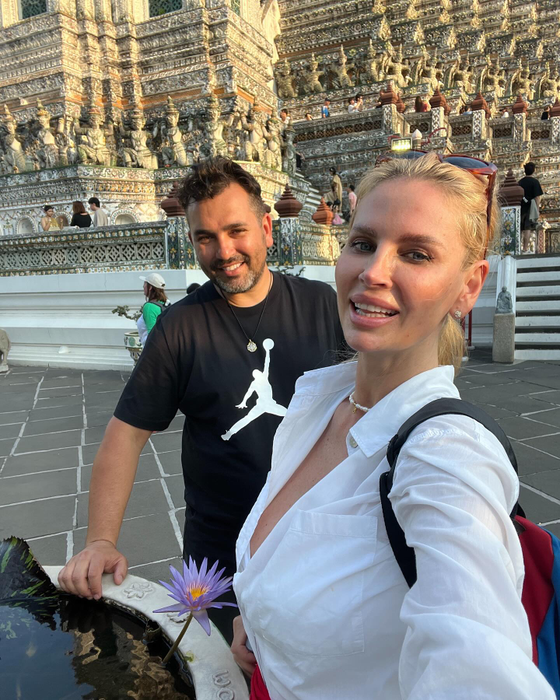Andreea Bănică, nemachiată, alături de soțul ei, Lucian Mitrea/ Sursa foto: Instagram