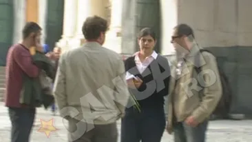 VIDEO Procurorul general Laura Codruta Kovesi s-a rugat la Sf. Parascheva pazita de cinci garzi de corp
