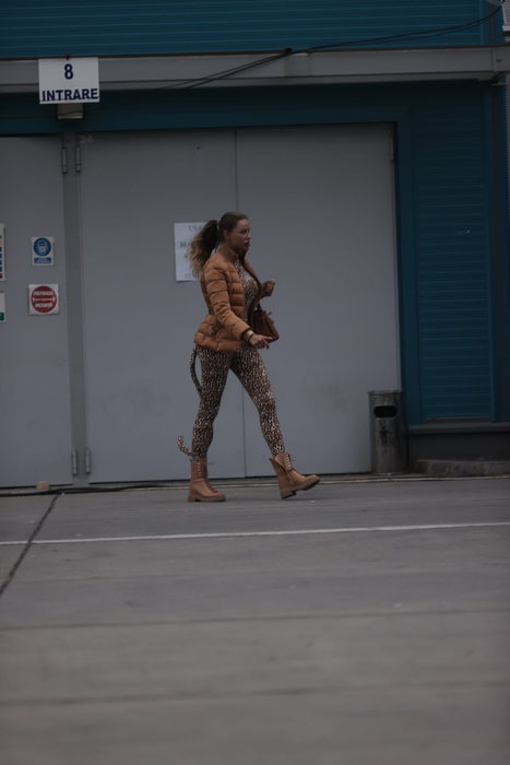 Bianca Drăgușanu iese de la filmări / Sursă foto: CANCAN.RO