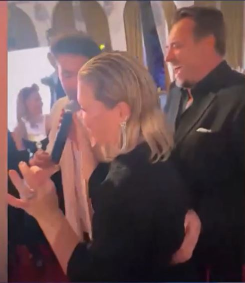 Gina Pistol a cântat la nunta Monicăi Bîrlădeanu cu Valeriu Gheorghiță! Așa n-ai mai văzut-o pe prezentatoarea MasterChef, de la PRO TV