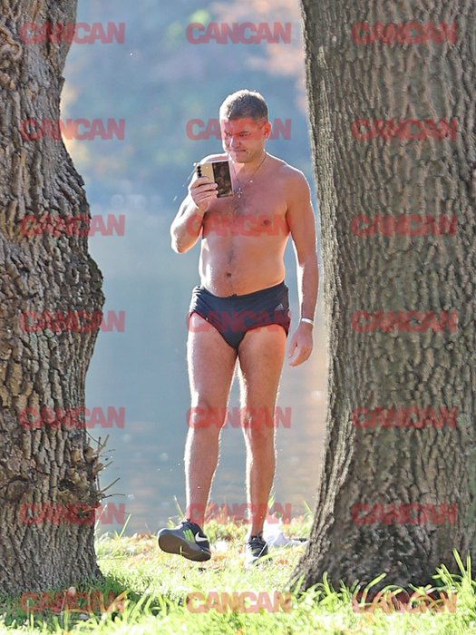 Deputatul Playboy, semi-gol prin Herăstrău