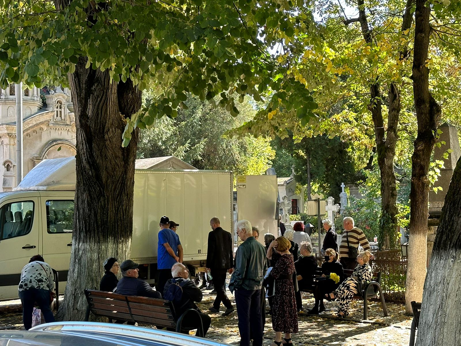 Alexandru Arșinel a fost înmormântat în cimitirul Bellu, duminică, în jurul prânzului. A fost condus pe ultimul drum de peste 200 de oamani (Foto: CANCAN.RO)