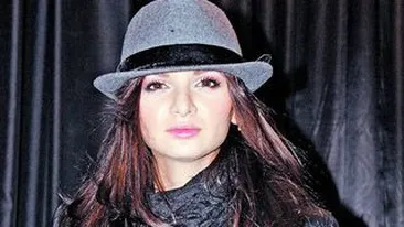 Ramona Gabor nu suporta gandul ca i l-a suflat pe Badalau. O vaneaza pe Adelina prin cluburi