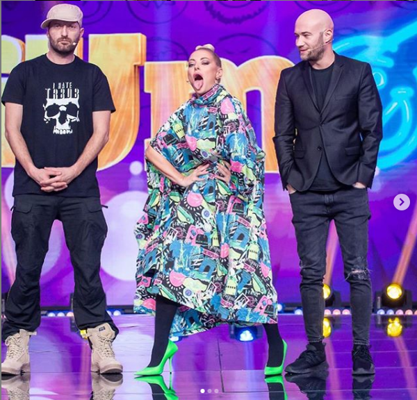 Delia și-a înnebunit fanii cu o fotografie demențială: ”Cămășuța mai sus!”