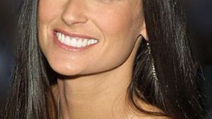 Demi Moore l-a uitat pe Ashton Kutcher! Are un iubit nou de 23 ani si de profesie manechin! Vezi ce corp sculptat are!