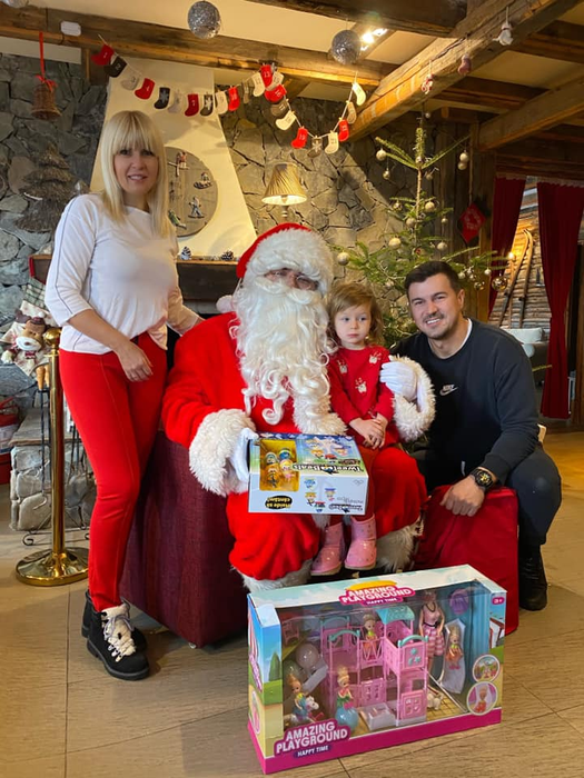 Cum se simte Elena Udrea după ce a fost confirmată cu COVID-19. Fostul ministru a petrecut sărbătorile la munte