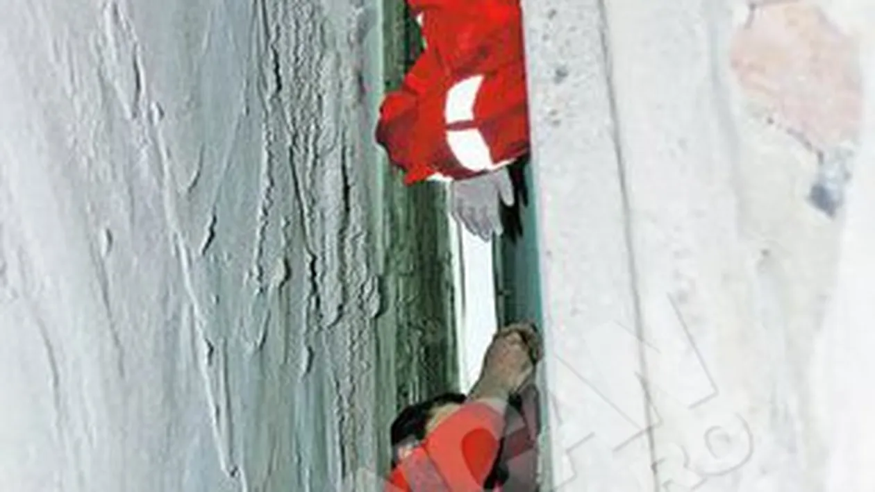 Doctorul Carla Ghengeaua de la SMURD Constanta si-a riscat viata. A salvat copilul captiv intre ziduri