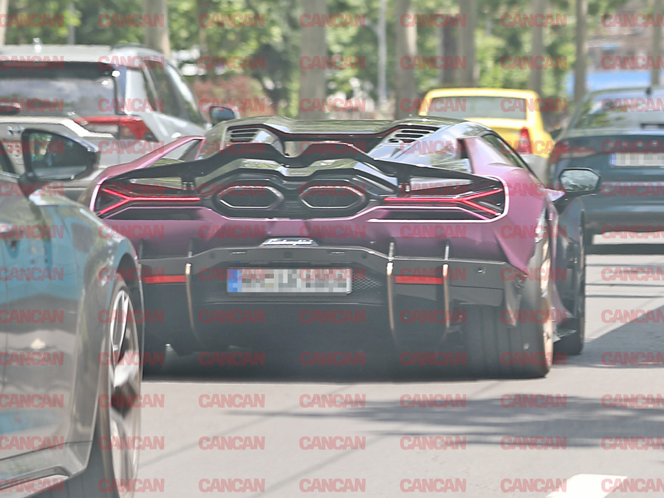 Andrew Tate cu un alt Lamborghini